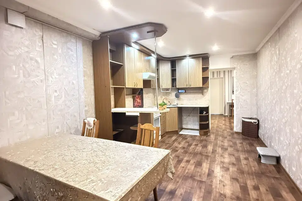 Продаётся 3-комнатная квартира, 102 м²