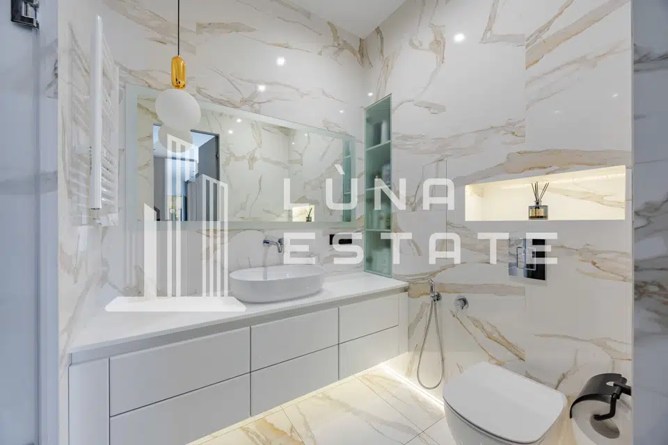 Продаётся 3-комнатная квартира, 103 м²