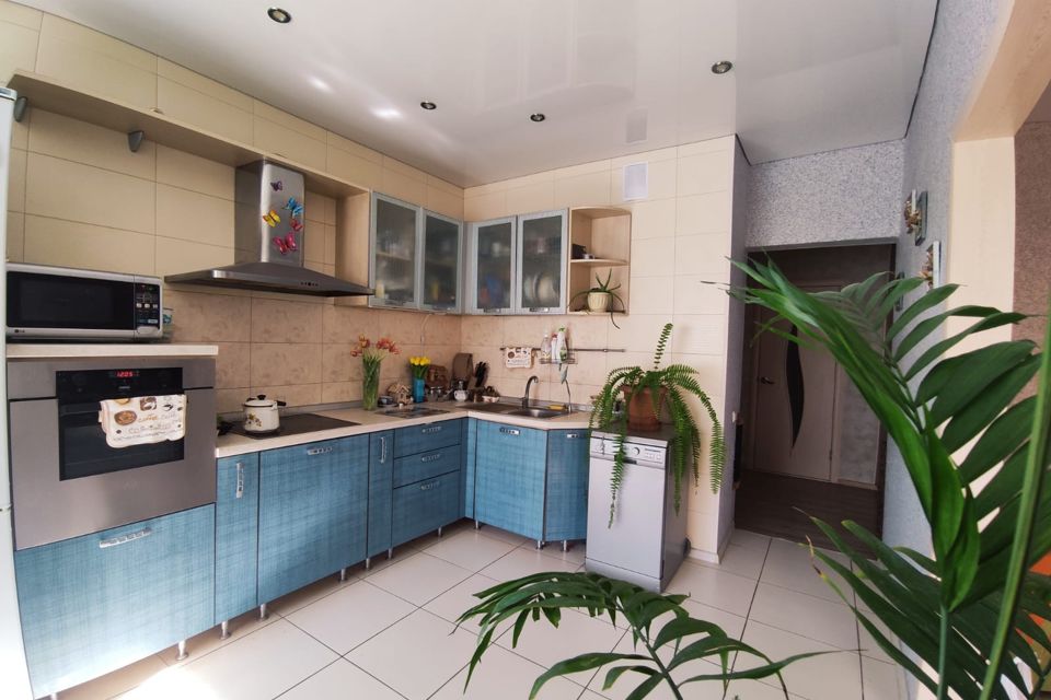Продаётся 4-комнатная квартира, 104 м²