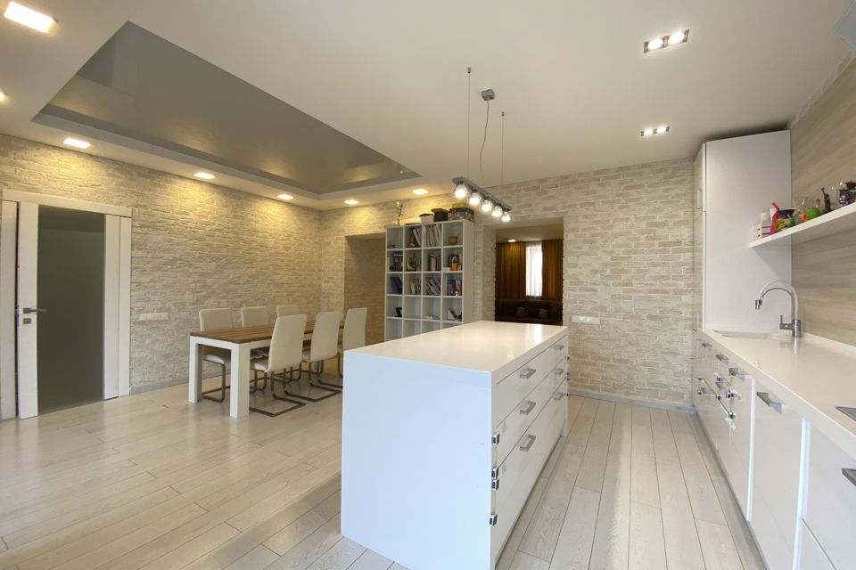 Продаётся 3-комнатная квартира, 114.4 м²