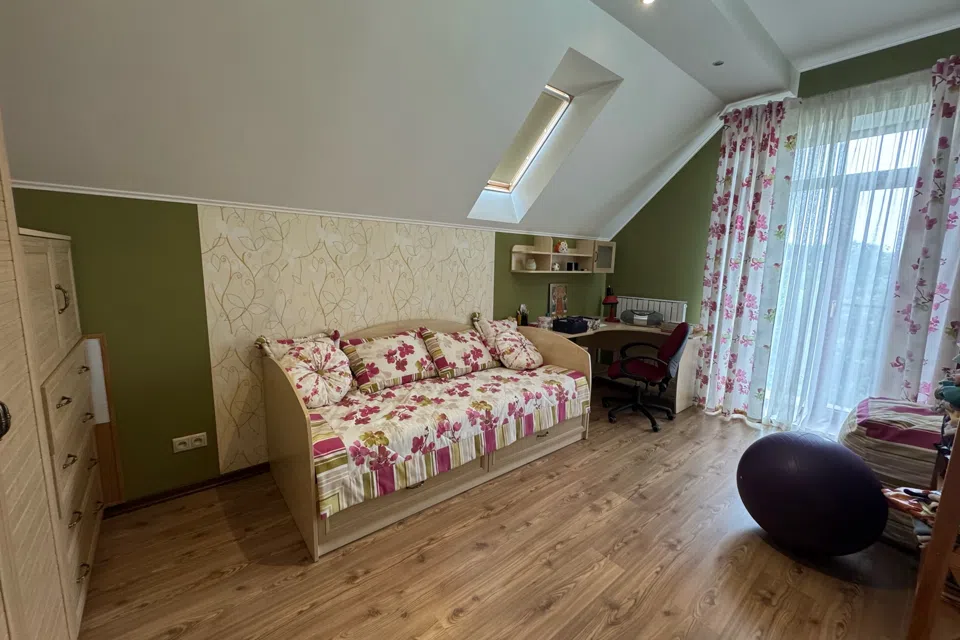 Продаётся 3-этажный дом, 240 м²