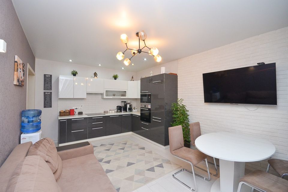 Продаётся 2-комнатная квартира, 71.8 м²