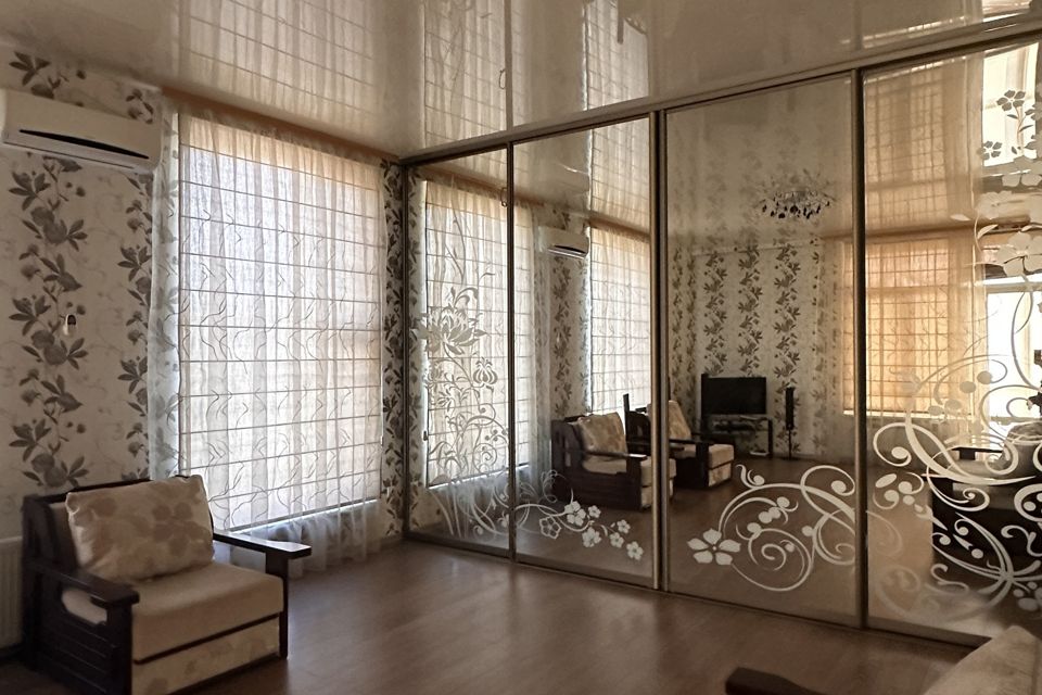 Продаётся 2-комнатная квартира, 97.3 м²