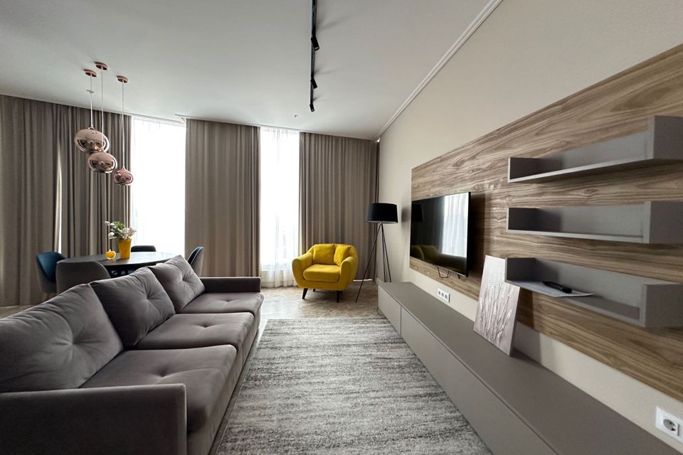 Сдаётся 2-комнатная квартира, 77 м²