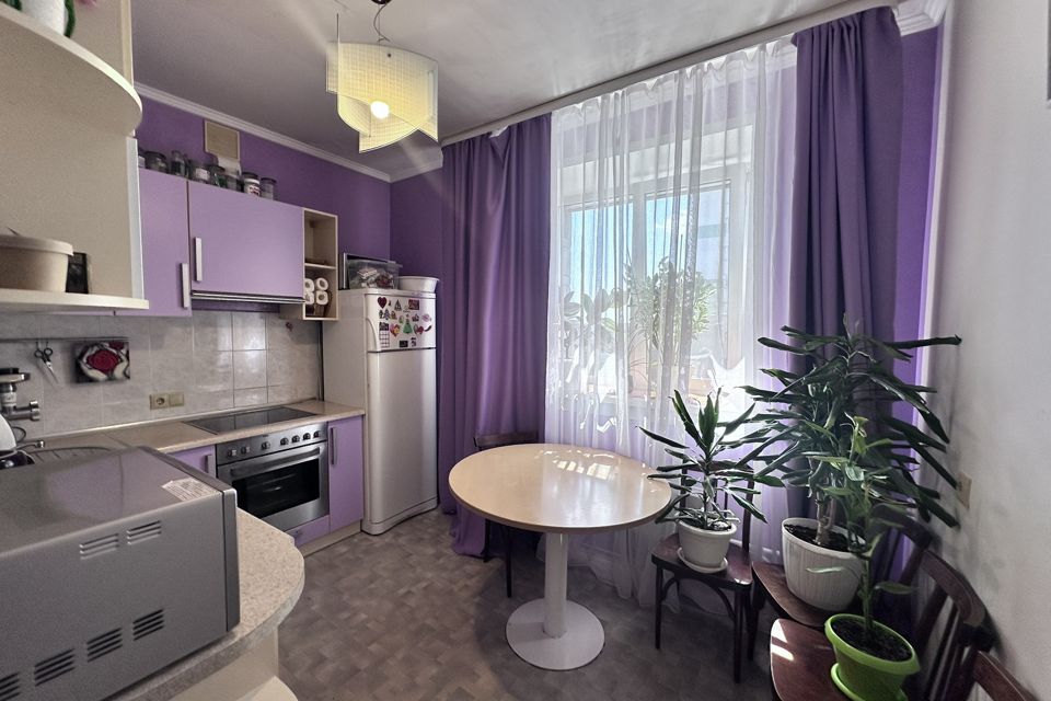 Продаётся 1-комнатная квартира, 42 м²