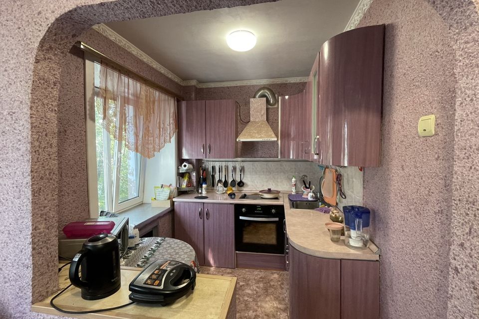 Продаётся 4-комнатная квартира, 59.7 м²