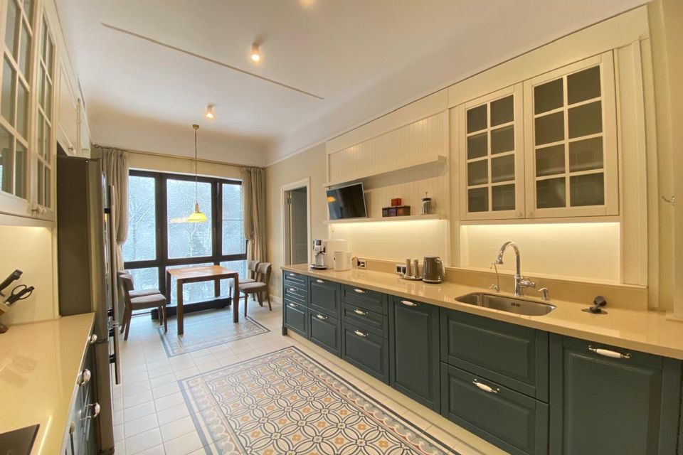 Продаётся 3-комнатная квартира, 114 м²