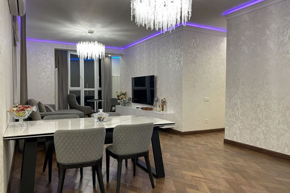 Продаётся 4-комнатная квартира, 168 м²