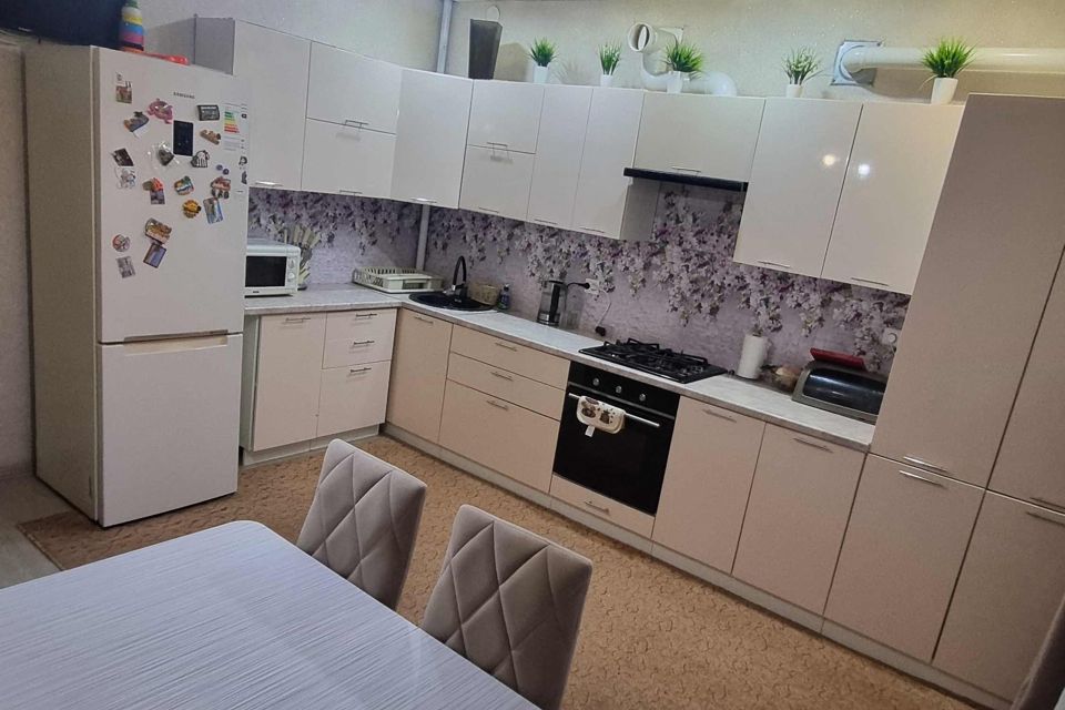 Продаётся 2-комнатная квартира, 70.7 м²