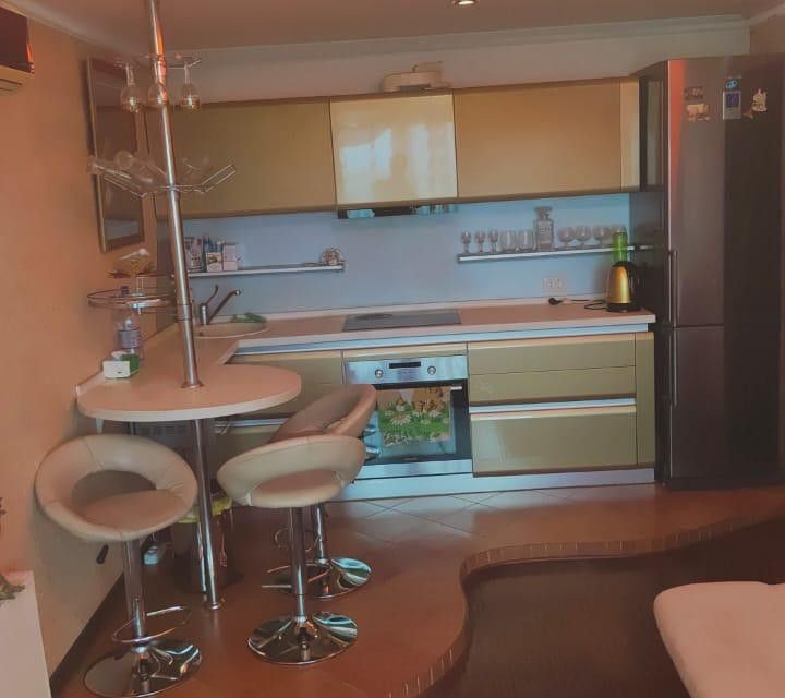 Продаётся 2-комнатная квартира, 57.3 м²