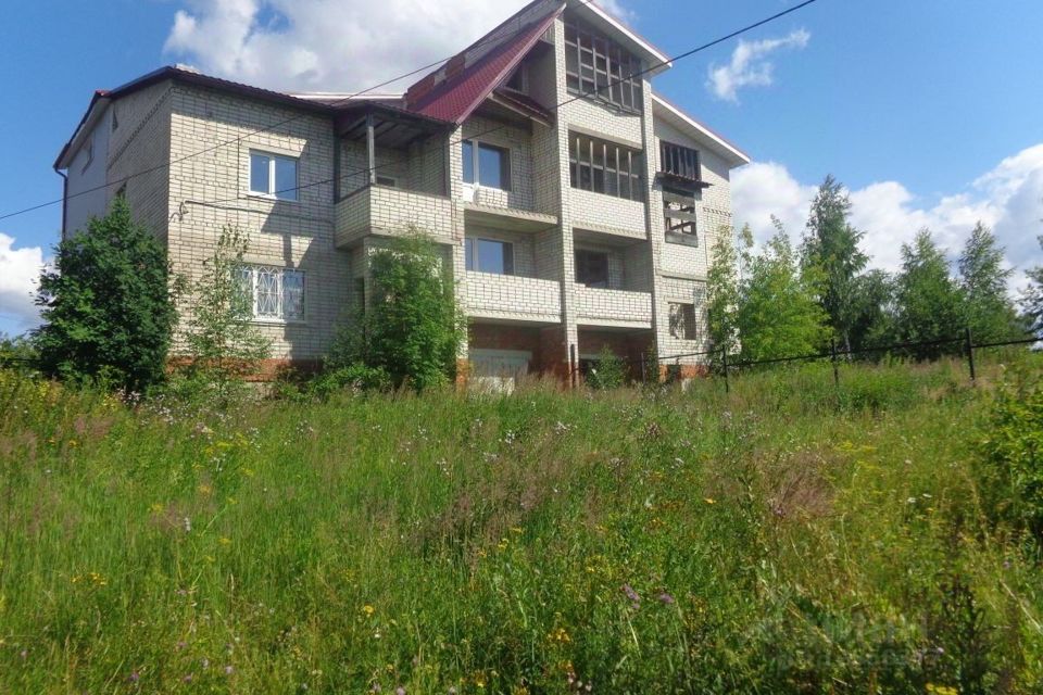 Продаётся 4-комнатная квартира, 185 м²