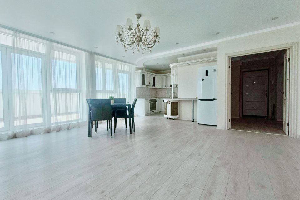 Продаётся 3-комнатная квартира, 123 м²