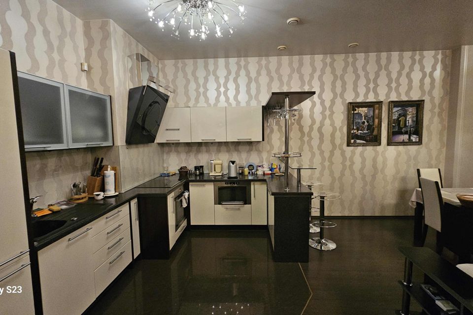 Продаётся 3-комнатная квартира, 97.8 м²