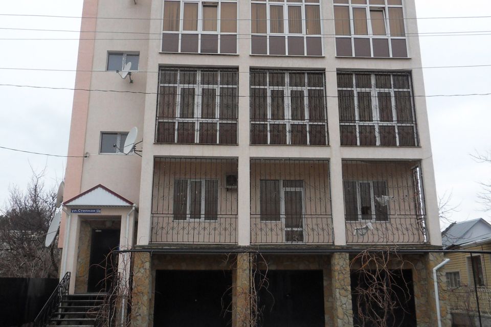Продаётся 4-комнатная квартира, 143 м²