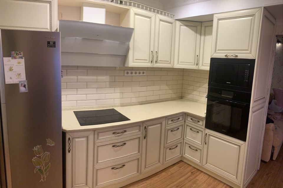Продаётся 3-комнатная квартира, 141.5 м²