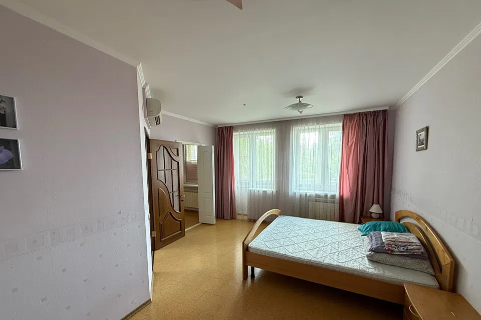 Продаётся 3-этажный дом, 350 м²