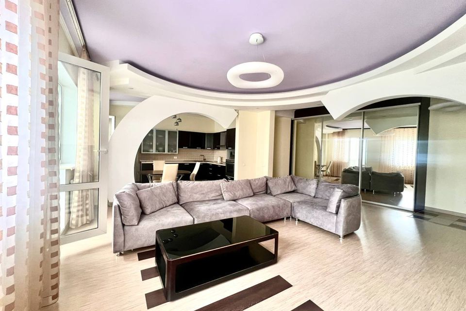 Продаётся 3-комнатная квартира, 117 м²