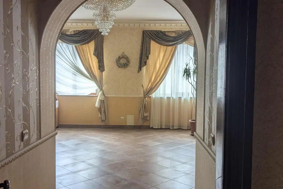 Продаётся 2-этажный дом, 270 м²