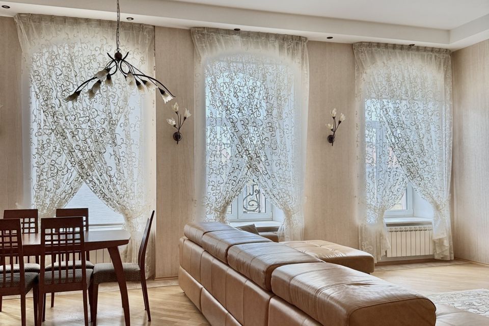 Продаётся 4-комнатная квартира, 165.4 м²