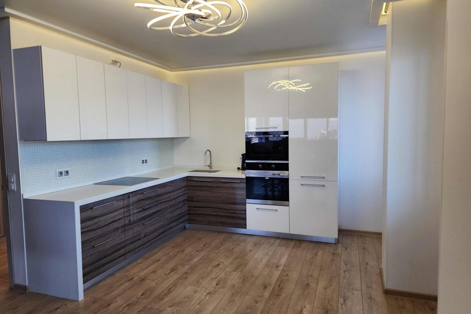Сдаётся 3-комнатная квартира, 98 м²