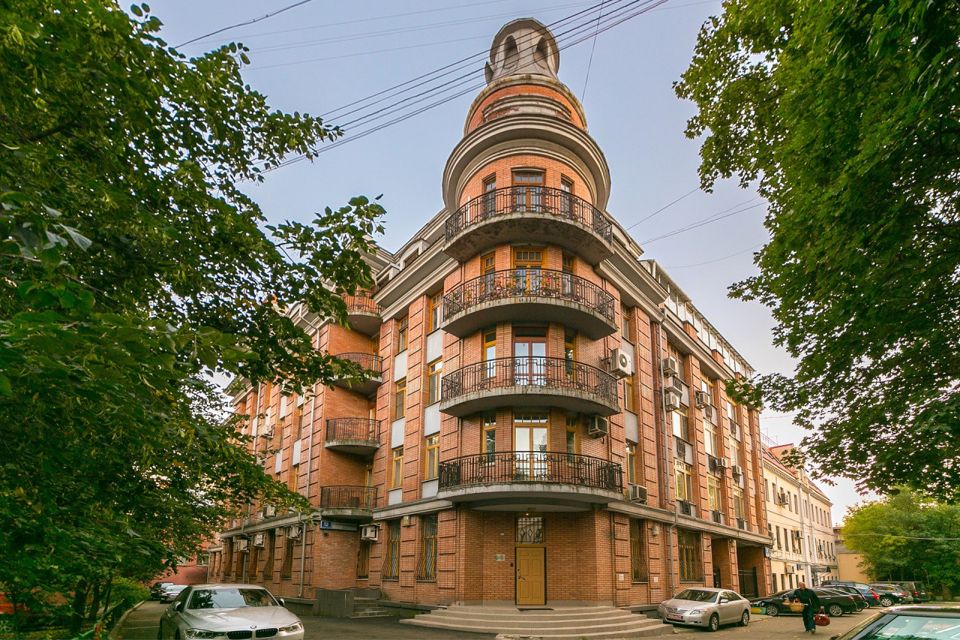 Продаётся 4-комнатная квартира, 125.8 м²