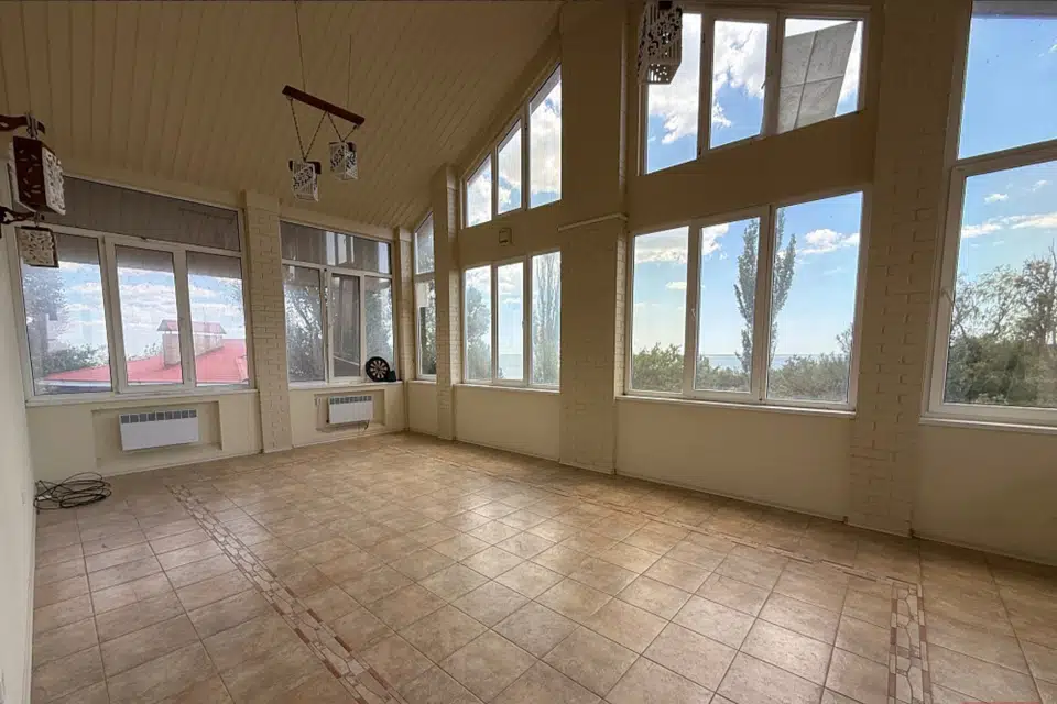 Продаётся 3-этажный дом, 350 м²