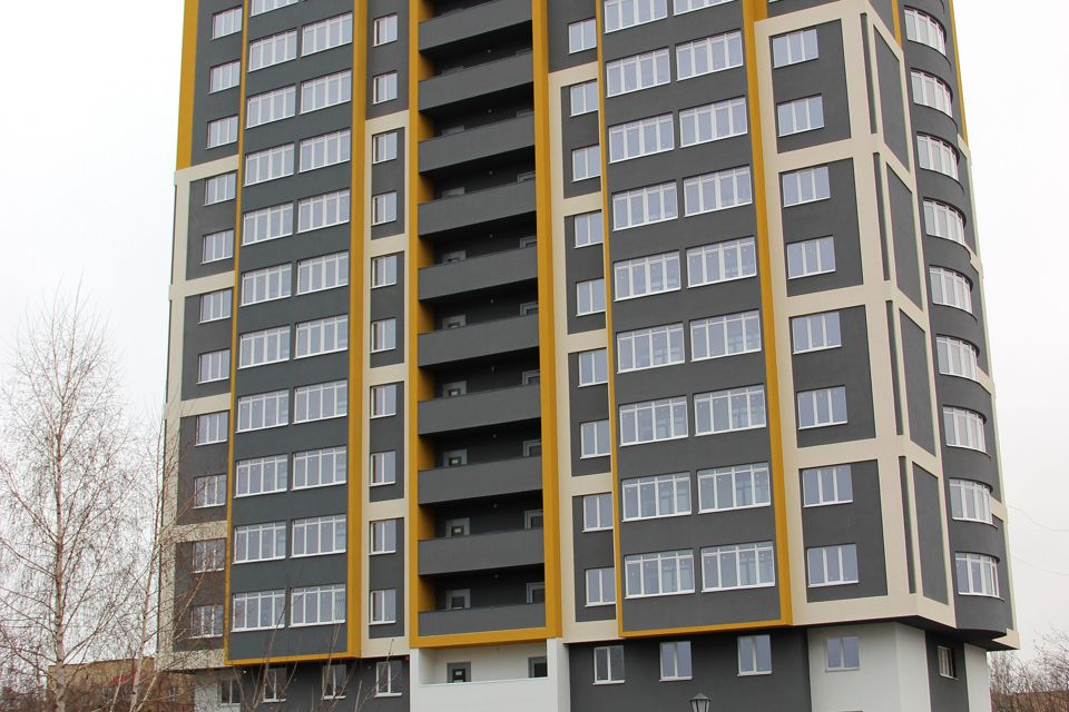 Продаётся 4-комнатная квартира, 178.4 м²