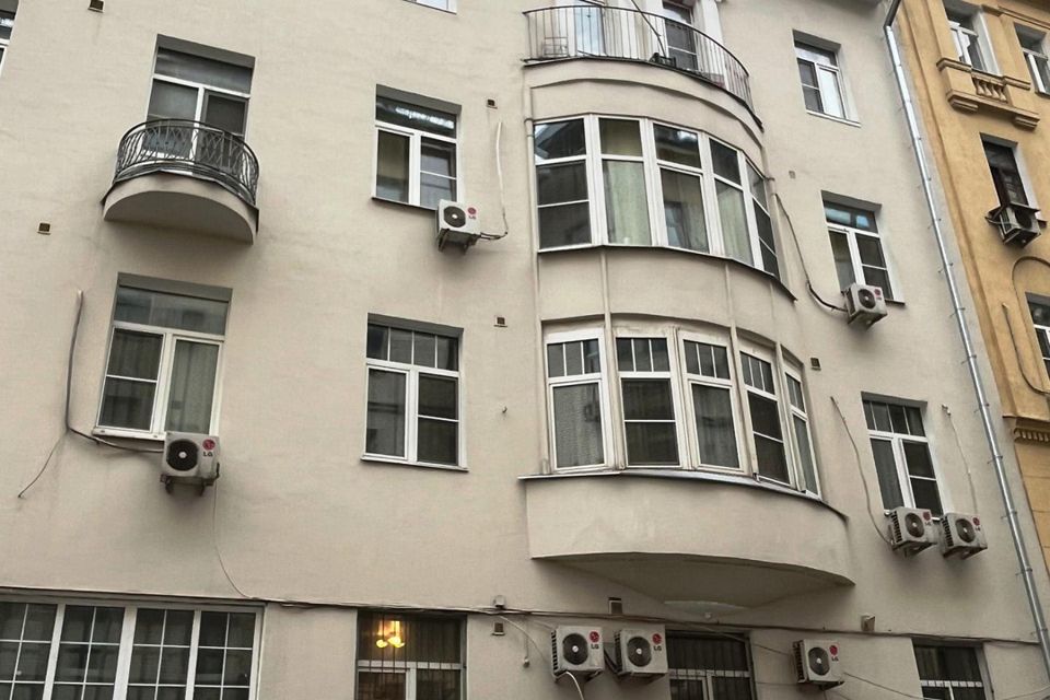 Продаётся 4-комнатная квартира, 146 м²