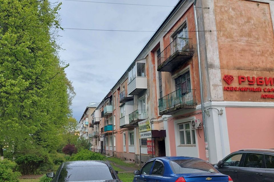 Продаётся комната в 2-комн. квартире, 50 м²