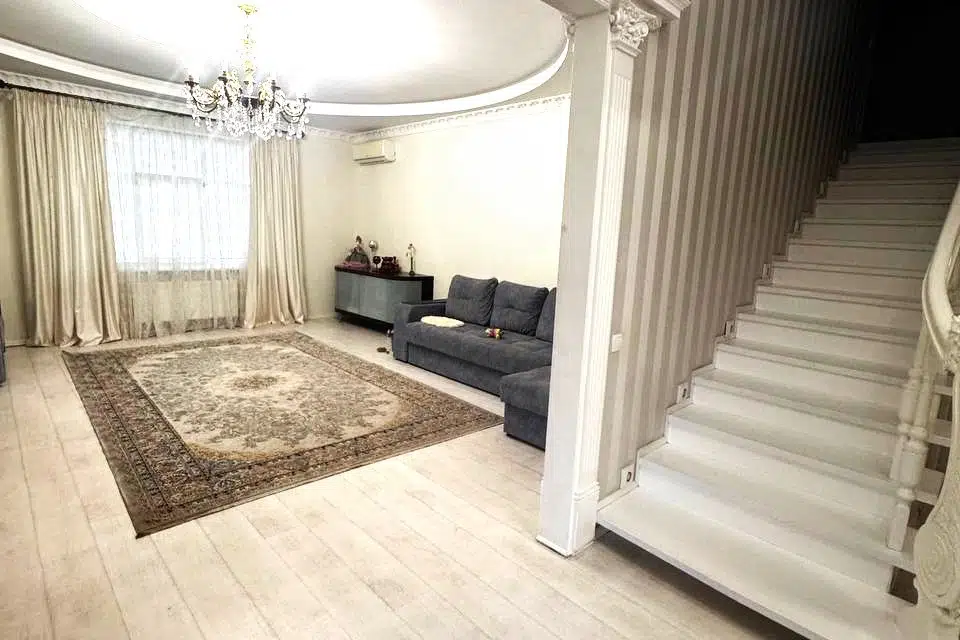 Продаётся 2-этажный дом, 286 м²