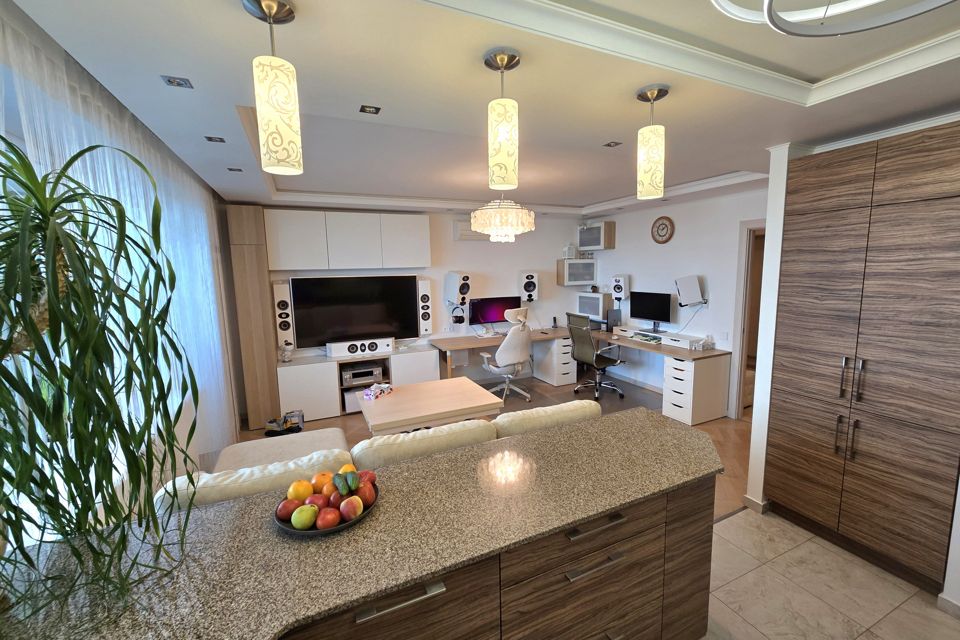 Продаётся 3-комнатная квартира, 90 м²