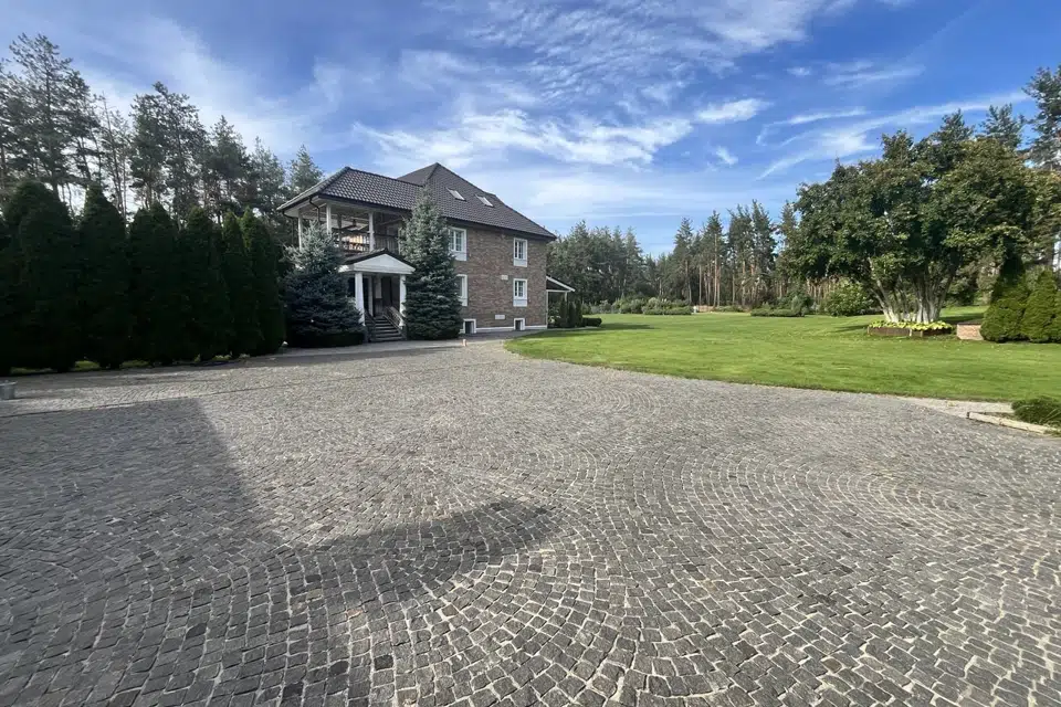 Продаётся 4-этажный дом, 537.9 м²