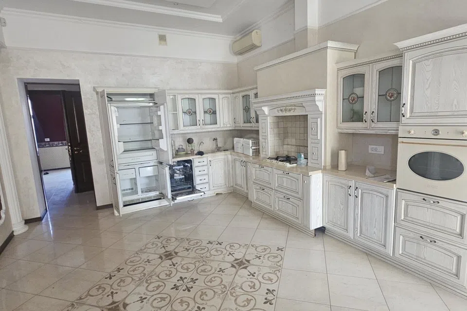 Продаётся 2-этажный дом, 365 м²