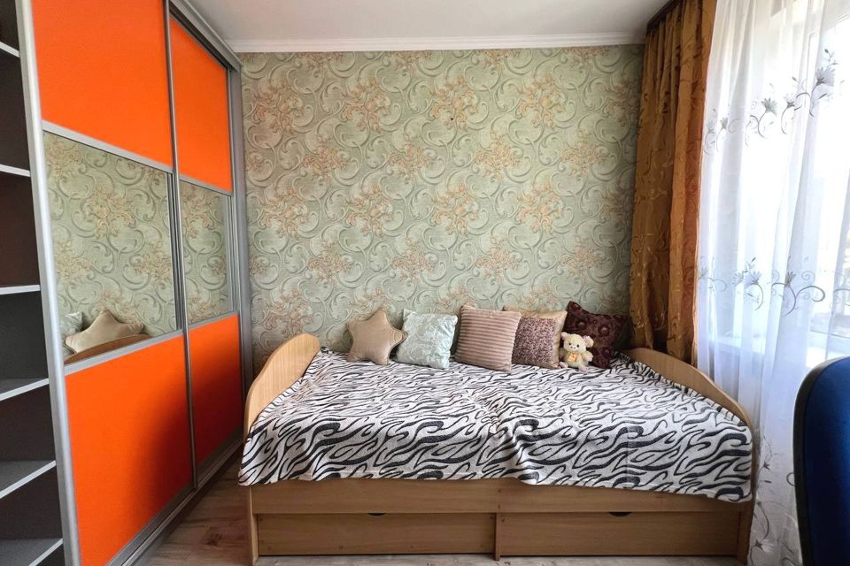 Продаётся 4-комнатная квартира, 57.2 м²