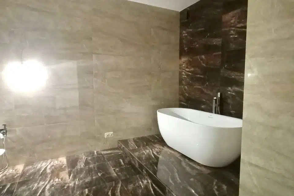 Продаётся 3-комнатная квартира, 148 м²