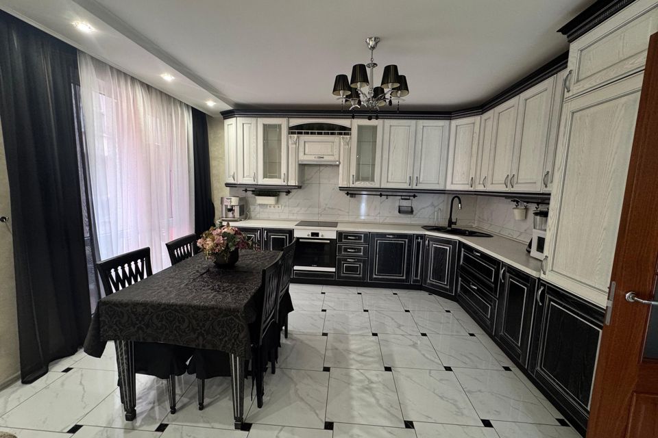 Продаётся 4-комнатная квартира, 93.3 м²