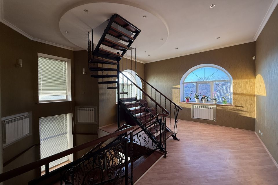 Продаётся 3-этажный дом, 245 м²