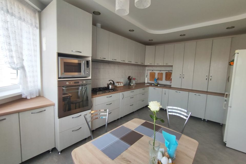 Продаётся 3-комнатная квартира, 118 м²