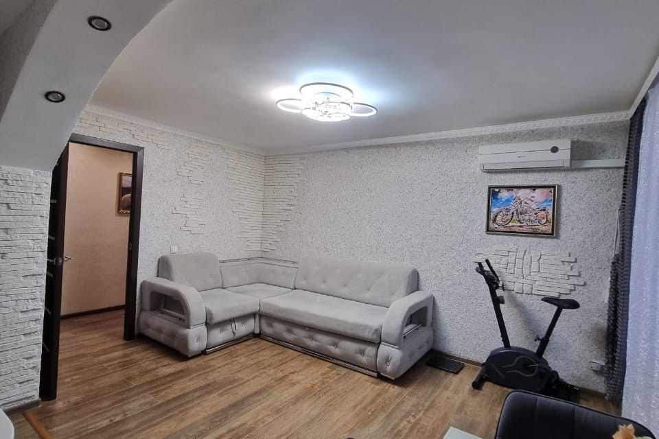 Продаётся 3-комнатная квартира, 55.5 м²