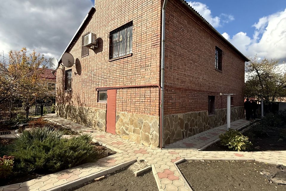 Продаётся 2-этажный дом, 200 м²