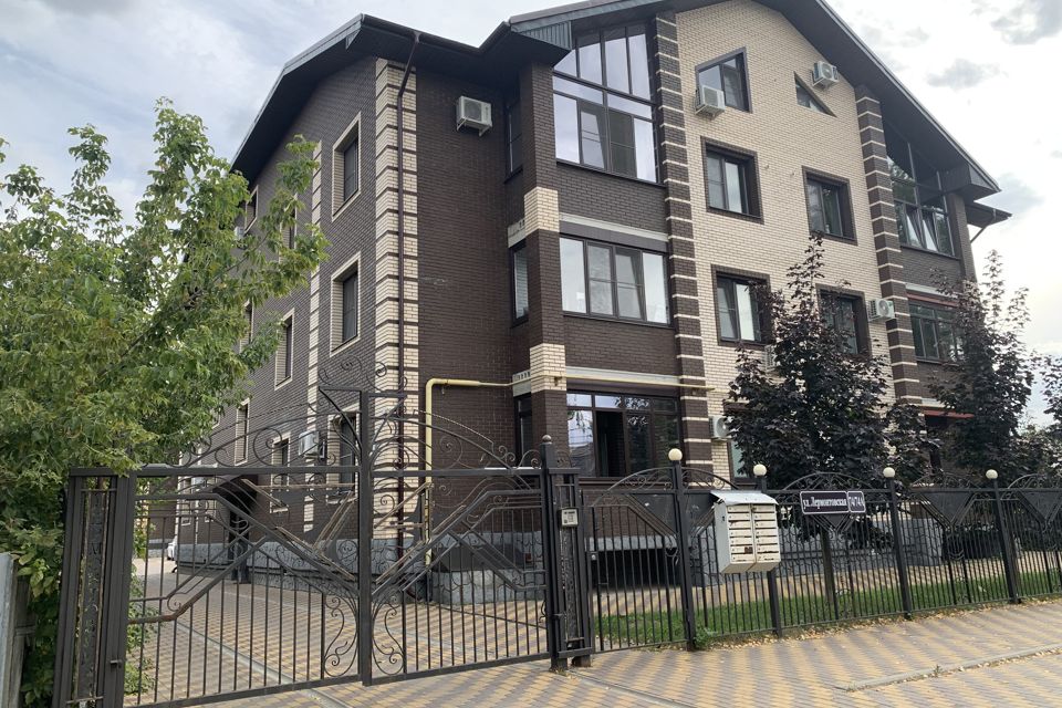 Продаётся 5-комнатная квартира, 200 м²