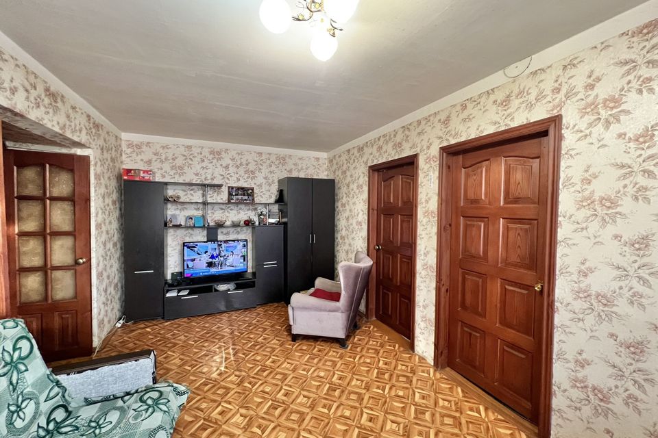 Продаётся 4-комнатная квартира, 58.9 м²