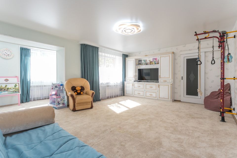 Продаётся 3-комнатная квартира, 110 м²