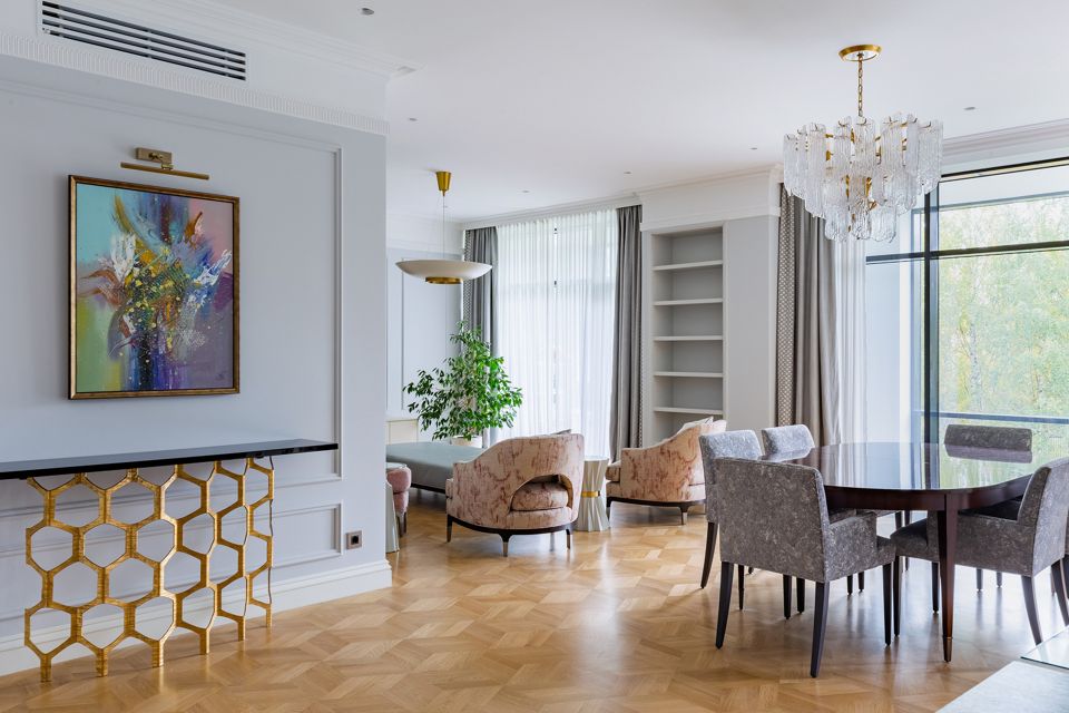 Продаётся 5-комнатная квартира, 221 м²