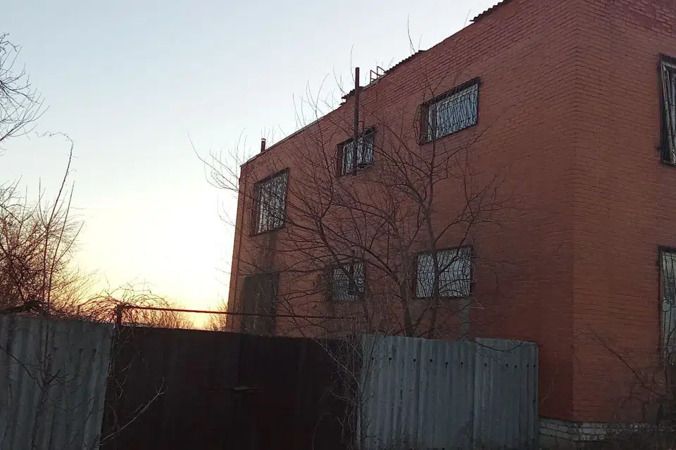 Продаётся 2-этажный дом, 900 м²