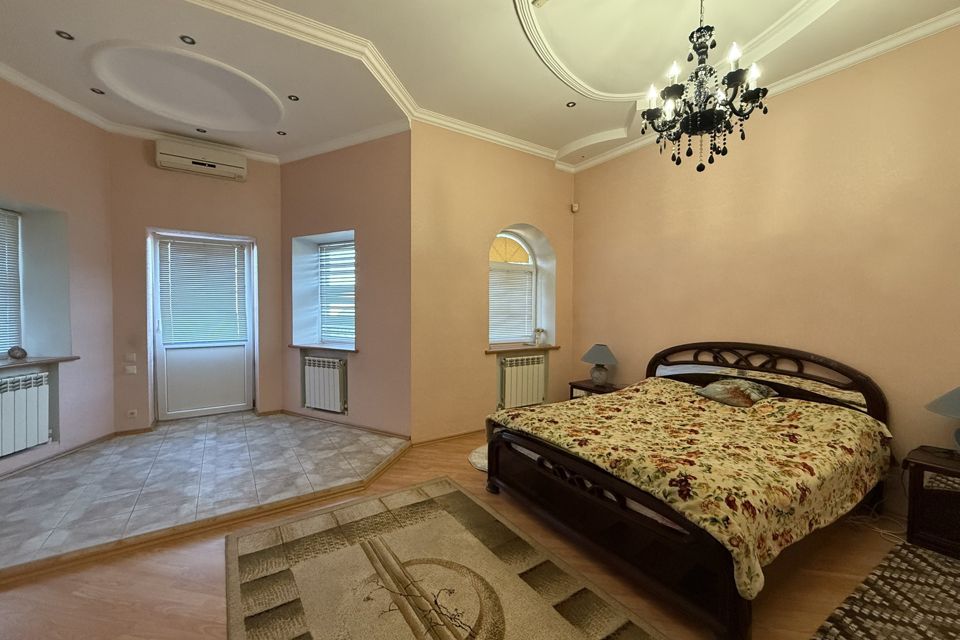 Продаётся 3-этажный дом, 245 м²