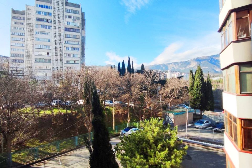 Продаётся 1-комнатная квартира, 69.6 м²