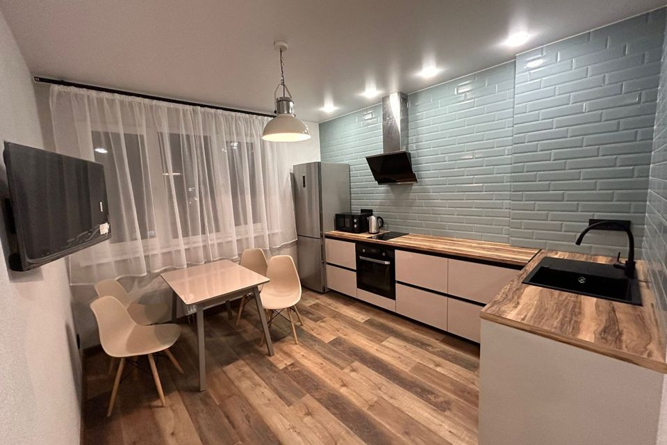 Сдаётся 2-комнатная квартира, 70 м²
