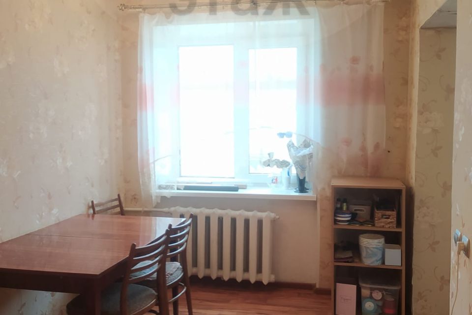 Продаётся 4-комнатная квартира, 62.8 м²