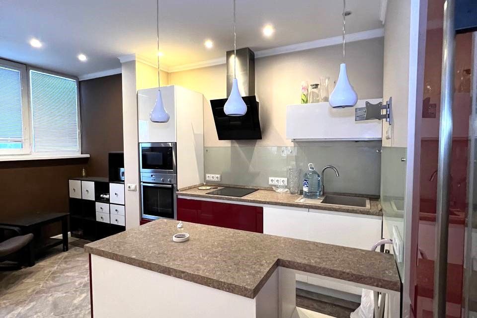 Продаётся 4-комнатная квартира, 105 м²